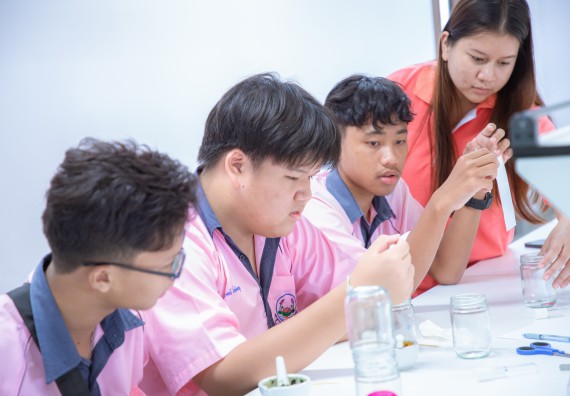 ภาพกิจกรรม  คณะวิทยาศาสตร์และเทคโนโลยี มหาวิทยาลัยราชภัฏกำแพงเพชร ร่วมกับกลุ่มสาระการเรียนรู้ภาษาต่างประเทศ โรงเรียนพิจิตรพิทยาคม จัดโครงการพัฒนาผู้เรียนมีผลสัมฤทธิ์ทางวิชาการ