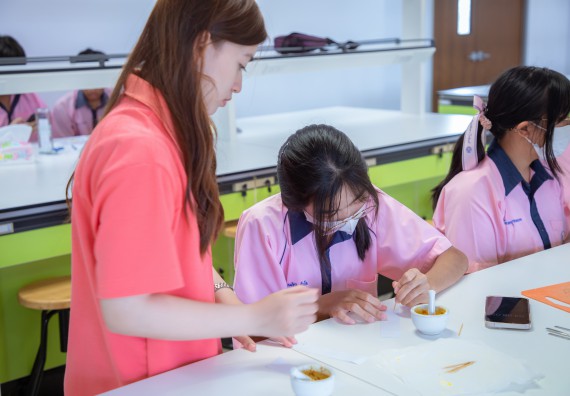 ภาพกิจกรรม  คณะวิทยาศาสตร์และเทคโนโลยี มหาวิทยาลัยราชภัฏกำแพงเพชร ร่วมกับกลุ่มสาระการเรียนรู้ภาษาต่างประเทศ โรงเรียนพิจิตรพิทยาคม จัดโครงการพัฒนาผู้เรียนมีผลสัมฤทธิ์ทางวิชาการ