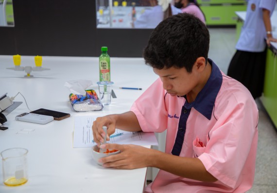 ภาพกิจกรรม  คณะวิทยาศาสตร์และเทคโนโลยี มหาวิทยาลัยราชภัฏกำแพงเพชร ร่วมกับกลุ่มสาระการเรียนรู้ภาษาต่างประเทศ โรงเรียนพิจิตรพิทยาคม จัดโครงการพัฒนาผู้เรียนมีผลสัมฤทธิ์ทางวิชาการ