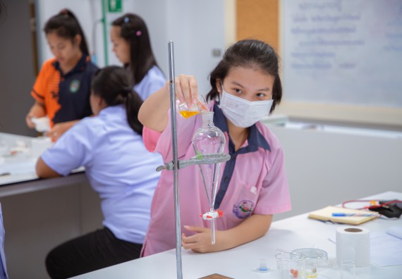 ภาพกิจกรรม  คณะวิทยาศาสตร์และเทคโนโลยี มหาวิทยาลัยราชภัฏกำแพงเพชร ร่วมกับกลุ่มสาระการเรียนรู้ภาษาต่างประเทศ โรงเรียนพิจิตรพิทยาคม จัดโครงการพัฒนาผู้เรียนมีผลสัมฤทธิ์ทางวิชาการ