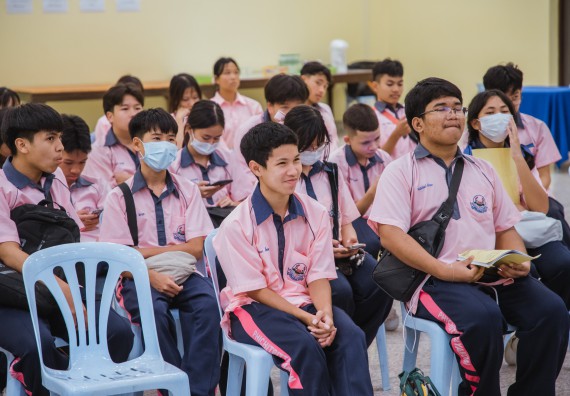 ภาพกิจกรรม  คณะวิทยาศาสตร์และเทคโนโลยี มหาวิทยาลัยราชภัฏกำแพงเพชร ร่วมกับกลุ่มสาระการเรียนรู้ภาษาต่างประเทศ โรงเรียนพิจิตรพิทยาคม จัดโครงการพัฒนาผู้เรียนมีผลสัมฤทธิ์ทางวิชาการ