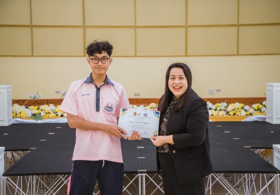 ภาพกิจกรรม  คณะวิทยาศาสตร์และเทคโนโลยี มหาวิทยาลัยราชภัฏกำแพงเพชร ร่วมกับกลุ่มสาระการเรียนรู้ภาษาต่างประเทศ โรงเรียนพิจิตรพิทยาคม จัดโครงการพัฒนาผู้เรียนมีผลสัมฤทธิ์ทางวิชาการ