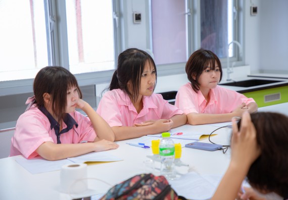 ภาพกิจกรรม  คณะวิทยาศาสตร์และเทคโนโลยี มหาวิทยาลัยราชภัฏกำแพงเพชร ร่วมกับกลุ่มสาระการเรียนรู้ภาษาต่างประเทศ โรงเรียนพิจิตรพิทยาคม จัดโครงการพัฒนาผู้เรียนมีผลสัมฤทธิ์ทางวิชาการ