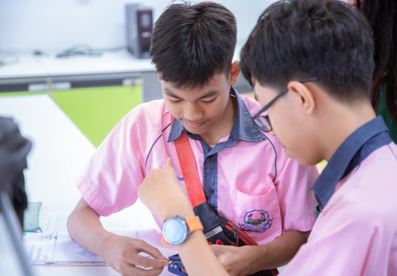 ภาพกิจกรรม  คณะวิทยาศาสตร์และเทคโนโลยี มหาวิทยาลัยราชภัฏกำแพงเพชร ร่วมกับกลุ่มสาระการเรียนรู้ภาษาต่างประเทศ โรงเรียนพิจิตรพิทยาคม จัดโครงการพัฒนาผู้เรียนมีผลสัมฤทธิ์ทางวิชาการ