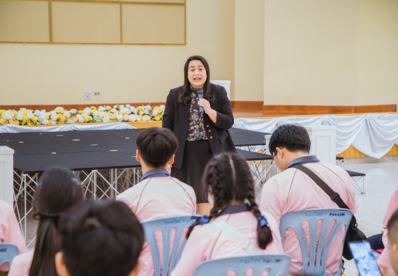 ภาพกิจกรรม  คณะวิทยาศาสตร์และเทคโนโลยี มหาวิทยาลัยราชภัฏกำแพงเพชร ร่วมกับกลุ่มสาระการเรียนรู้ภาษาต่างประเทศ โรงเรียนพิจิตรพิทยาคม จัดโครงการพัฒนาผู้เรียนมีผลสัมฤทธิ์ทางวิชาการ