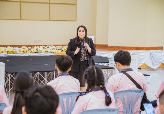 ภาพกิจกรรม  คณะวิทยาศาสตร์และเทคโนโลยี มหาวิทยาลัยราชภัฏกำแพงเพชร ร่วมกับกลุ่มสาระการเรียนรู้ภาษาต่างประเทศ โรงเรียนพิจิตรพิทยาคม จัดโครงการพัฒนาผู้เรียนมีผลสัมฤทธิ์ทางวิชาการ