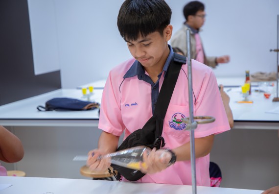 ภาพกิจกรรม  คณะวิทยาศาสตร์และเทคโนโลยี มหาวิทยาลัยราชภัฏกำแพงเพชร ร่วมกับกลุ่มสาระการเรียนรู้ภาษาต่างประเทศ โรงเรียนพิจิตรพิทยาคม จัดโครงการพัฒนาผู้เรียนมีผลสัมฤทธิ์ทางวิชาการ