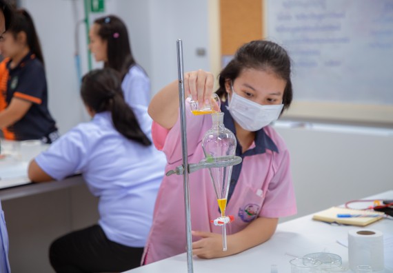 ภาพกิจกรรม  คณะวิทยาศาสตร์และเทคโนโลยี มหาวิทยาลัยราชภัฏกำแพงเพชร ร่วมกับกลุ่มสาระการเรียนรู้ภาษาต่างประเทศ โรงเรียนพิจิตรพิทยาคม จัดโครงการพัฒนาผู้เรียนมีผลสัมฤทธิ์ทางวิชาการ