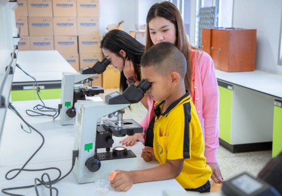 ภาพกิจกรรม  คณะวิทยาศาสตร์และเทคโนโลยี มหาวิทยาลัยราชภัฏกำแพงเพชร ร่วมกับโรงเรียนเทศบาล 2 (วัดทุ่งสวน) สังกัดเทศบาลเมืองกำแพงเพชร จัดกิจกรรมค่ายปฏิบัติการทางวิทยาศาสตร์