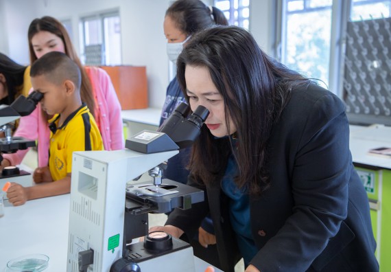 ภาพกิจกรรม  คณะวิทยาศาสตร์และเทคโนโลยี มหาวิทยาลัยราชภัฏกำแพงเพชร ร่วมกับโรงเรียนเทศบาล 2 (วัดทุ่งสวน) สังกัดเทศบาลเมืองกำแพงเพชร จัดกิจกรรมค่ายปฏิบัติการทางวิทยาศาสตร์