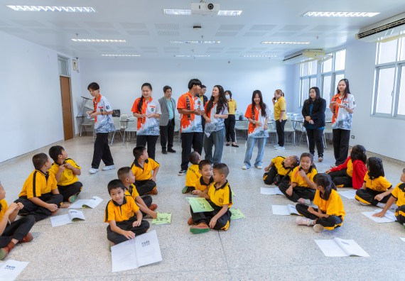 ภาพกิจกรรม  คณะวิทยาศาสตร์และเทคโนโลยี มหาวิทยาลัยราชภัฏกำแพงเพชร ร่วมกับโรงเรียนเทศบาล 2 (วัดทุ่งสวน) สังกัดเทศบาลเมืองกำแพงเพชร จัดกิจกรรมค่ายปฏิบัติการทางวิทยาศาสตร์