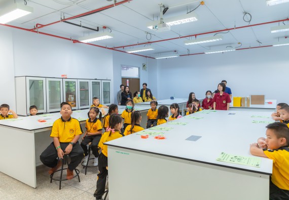 ภาพกิจกรรม  คณะวิทยาศาสตร์และเทคโนโลยี มหาวิทยาลัยราชภัฏกำแพงเพชร ร่วมกับโรงเรียนเทศบาล 2 (วัดทุ่งสวน) สังกัดเทศบาลเมืองกำแพงเพชร จัดกิจกรรมค่ายปฏิบัติการทางวิทยาศาสตร์