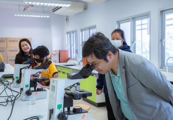 ภาพกิจกรรม  คณะวิทยาศาสตร์และเทคโนโลยี มหาวิทยาลัยราชภัฏกำแพงเพชร ร่วมกับโรงเรียนเทศบาล 2 (วัดทุ่งสวน) สังกัดเทศบาลเมืองกำแพงเพชร จัดกิจกรรมค่ายปฏิบัติการทางวิทยาศาสตร์