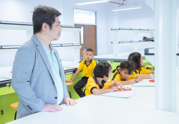 ภาพกิจกรรม  คณะวิทยาศาสตร์และเทคโนโลยี มหาวิทยาลัยราชภัฏกำแพงเพชร ร่วมกับโรงเรียนเทศบาล 2 (วัดทุ่งสวน) สังกัดเทศบาลเมืองกำแพงเพชร จัดกิจกรรมค่ายปฏิบัติการทางวิทยาศาสตร์