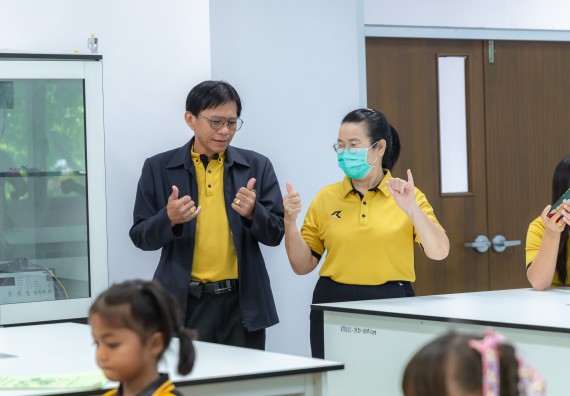 ภาพกิจกรรม  คณะวิทยาศาสตร์และเทคโนโลยี มหาวิทยาลัยราชภัฏกำแพงเพชร ร่วมกับโรงเรียนเทศบาล 2 (วัดทุ่งสวน) สังกัดเทศบาลเมืองกำแพงเพชร จัดกิจกรรมค่ายปฏิบัติการทางวิทยาศาสตร์