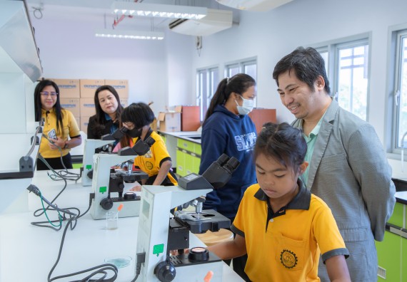 ภาพกิจกรรม  คณะวิทยาศาสตร์และเทคโนโลยี มหาวิทยาลัยราชภัฏกำแพงเพชร ร่วมกับโรงเรียนเทศบาล 2 (วัดทุ่งสวน) สังกัดเทศบาลเมืองกำแพงเพชร จัดกิจกรรมค่ายปฏิบัติการทางวิทยาศาสตร์