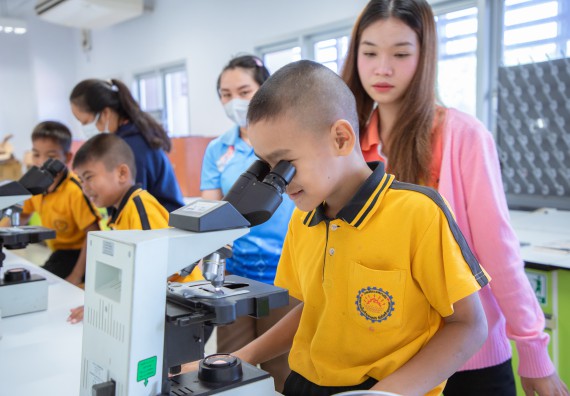 ภาพกิจกรรม  คณะวิทยาศาสตร์และเทคโนโลยี มหาวิทยาลัยราชภัฏกำแพงเพชร ร่วมกับโรงเรียนเทศบาล 2 (วัดทุ่งสวน) สังกัดเทศบาลเมืองกำแพงเพชร จัดกิจกรรมค่ายปฏิบัติการทางวิทยาศาสตร์