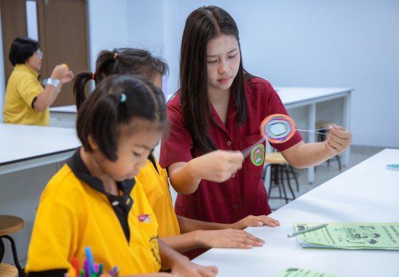 ภาพกิจกรรม  คณะวิทยาศาสตร์และเทคโนโลยี มหาวิทยาลัยราชภัฏกำแพงเพชร ร่วมกับโรงเรียนเทศบาล 2 (วัดทุ่งสวน) สังกัดเทศบาลเมืองกำแพงเพชร จัดกิจกรรมค่ายปฏิบัติการทางวิทยาศาสตร์