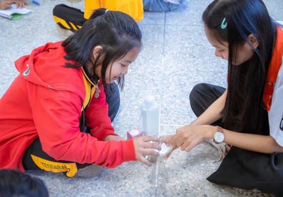 ภาพกิจกรรม  คณะวิทยาศาสตร์และเทคโนโลยี มหาวิทยาลัยราชภัฏกำแพงเพชร ร่วมกับโรงเรียนเทศบาล 2 (วัดทุ่งสวน) สังกัดเทศบาลเมืองกำแพงเพชร จัดกิจกรรมค่ายปฏิบัติการทางวิทยาศาสตร์