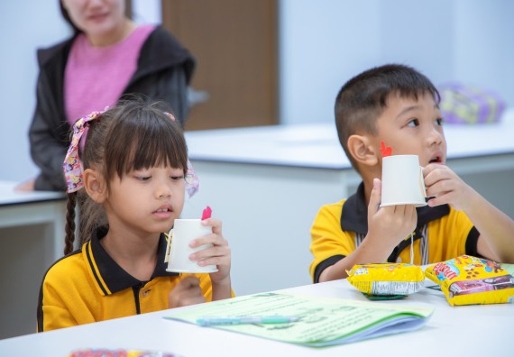 ภาพกิจกรรม  คณะวิทยาศาสตร์และเทคโนโลยี มหาวิทยาลัยราชภัฏกำแพงเพชร ร่วมกับโรงเรียนเทศบาล 2 (วัดทุ่งสวน) สังกัดเทศบาลเมืองกำแพงเพชร จัดกิจกรรมค่ายปฏิบัติการทางวิทยาศาสตร์