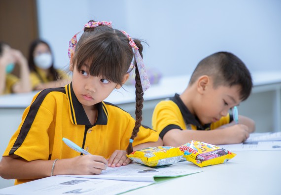 ภาพกิจกรรม  คณะวิทยาศาสตร์และเทคโนโลยี มหาวิทยาลัยราชภัฏกำแพงเพชร ร่วมกับโรงเรียนเทศบาล 2 (วัดทุ่งสวน) สังกัดเทศบาลเมืองกำแพงเพชร จัดกิจกรรมค่ายปฏิบัติการทางวิทยาศาสตร์