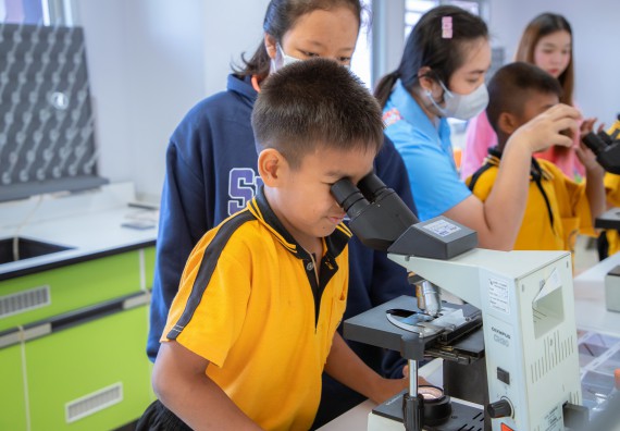 ภาพกิจกรรม  คณะวิทยาศาสตร์และเทคโนโลยี มหาวิทยาลัยราชภัฏกำแพงเพชร ร่วมกับโรงเรียนเทศบาล 2 (วัดทุ่งสวน) สังกัดเทศบาลเมืองกำแพงเพชร จัดกิจกรรมค่ายปฏิบัติการทางวิทยาศาสตร์