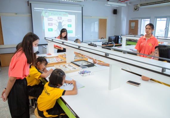 ภาพกิจกรรม  คณะวิทยาศาสตร์และเทคโนโลยี มหาวิทยาลัยราชภัฏกำแพงเพชร ร่วมกับโรงเรียนเทศบาล 2 (วัดทุ่งสวน) สังกัดเทศบาลเมืองกำแพงเพชร จัดกิจกรรมค่ายปฏิบัติการทางวิทยาศาสตร์