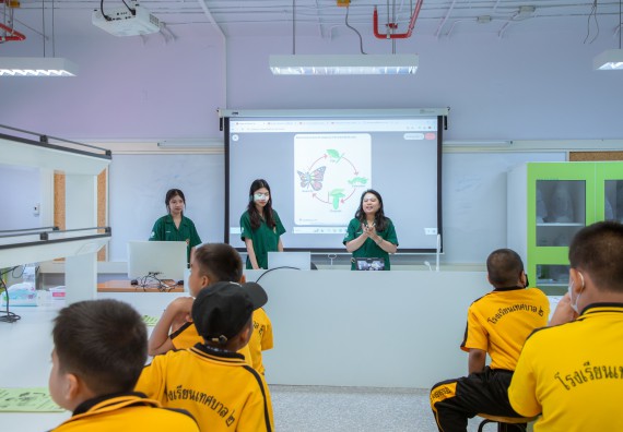 ภาพกิจกรรม  คณะวิทยาศาสตร์และเทคโนโลยี มหาวิทยาลัยราชภัฏกำแพงเพชร ร่วมกับโรงเรียนเทศบาล 2 (วัดทุ่งสวน) สังกัดเทศบาลเมืองกำแพงเพชร จัดกิจกรรมค่ายปฏิบัติการทางวิทยาศาสตร์