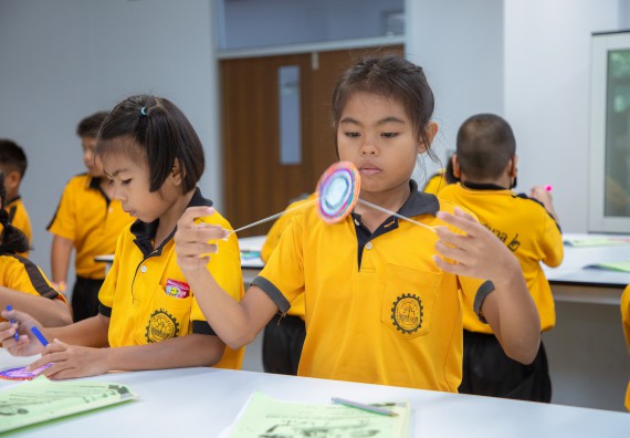 ภาพกิจกรรม  คณะวิทยาศาสตร์และเทคโนโลยี มหาวิทยาลัยราชภัฏกำแพงเพชร ร่วมกับโรงเรียนเทศบาล 2 (วัดทุ่งสวน) สังกัดเทศบาลเมืองกำแพงเพชร จัดกิจกรรมค่ายปฏิบัติการทางวิทยาศาสตร์