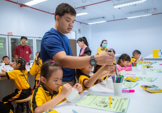 ภาพกิจกรรม  คณะวิทยาศาสตร์และเทคโนโลยี มหาวิทยาลัยราชภัฏกำแพงเพชร ร่วมกับโรงเรียนเทศบาล 2 (วัดทุ่งสวน) สังกัดเทศบาลเมืองกำแพงเพชร จัดกิจกรรมค่ายปฏิบัติการทางวิทยาศาสตร์