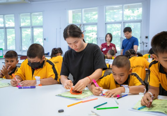 ภาพกิจกรรม  คณะวิทยาศาสตร์และเทคโนโลยี มหาวิทยาลัยราชภัฏกำแพงเพชร ร่วมกับโรงเรียนเทศบาล 2 (วัดทุ่งสวน) สังกัดเทศบาลเมืองกำแพงเพชร จัดกิจกรรมค่ายปฏิบัติการทางวิทยาศาสตร์