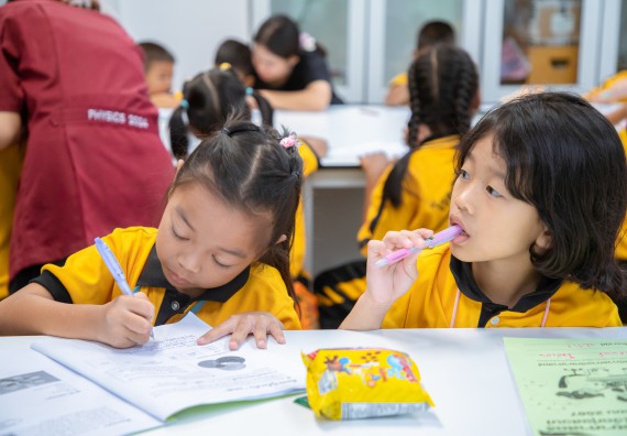 ภาพกิจกรรม  คณะวิทยาศาสตร์และเทคโนโลยี มหาวิทยาลัยราชภัฏกำแพงเพชร ร่วมกับโรงเรียนเทศบาล 2 (วัดทุ่งสวน) สังกัดเทศบาลเมืองกำแพงเพชร จัดกิจกรรมค่ายปฏิบัติการทางวิทยาศาสตร์