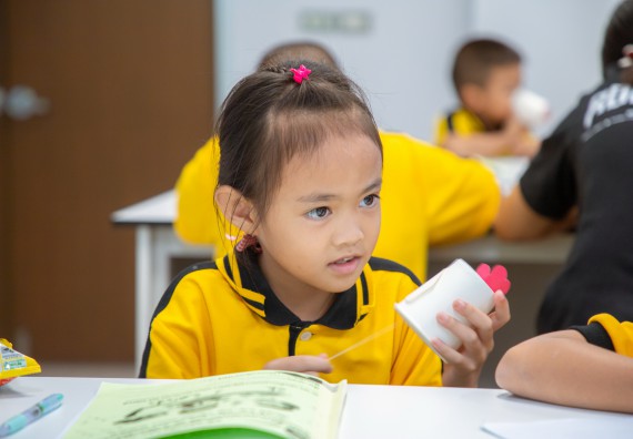 ภาพกิจกรรม  คณะวิทยาศาสตร์และเทคโนโลยี มหาวิทยาลัยราชภัฏกำแพงเพชร ร่วมกับโรงเรียนเทศบาล 2 (วัดทุ่งสวน) สังกัดเทศบาลเมืองกำแพงเพชร จัดกิจกรรมค่ายปฏิบัติการทางวิทยาศาสตร์