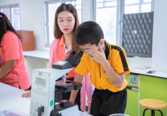 ภาพกิจกรรม  คณะวิทยาศาสตร์และเทคโนโลยี มหาวิทยาลัยราชภัฏกำแพงเพชร ร่วมกับโรงเรียนเทศบาล 2 (วัดทุ่งสวน) สังกัดเทศบาลเมืองกำแพงเพชร จัดกิจกรรมค่ายปฏิบัติการทางวิทยาศาสตร์