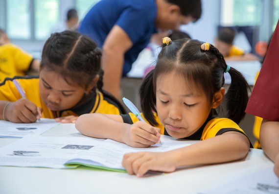 ภาพกิจกรรม  คณะวิทยาศาสตร์และเทคโนโลยี มหาวิทยาลัยราชภัฏกำแพงเพชร ร่วมกับโรงเรียนเทศบาล 2 (วัดทุ่งสวน) สังกัดเทศบาลเมืองกำแพงเพชร จัดกิจกรรมค่ายปฏิบัติการทางวิทยาศาสตร์