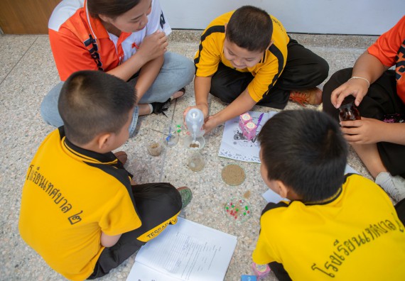 ภาพกิจกรรม  คณะวิทยาศาสตร์และเทคโนโลยี มหาวิทยาลัยราชภัฏกำแพงเพชร ร่วมกับโรงเรียนเทศบาล 2 (วัดทุ่งสวน) สังกัดเทศบาลเมืองกำแพงเพชร จัดกิจกรรมค่ายปฏิบัติการทางวิทยาศาสตร์