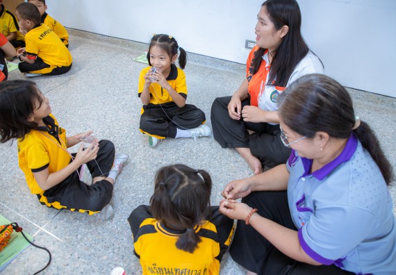 ภาพกิจกรรม  คณะวิทยาศาสตร์และเทคโนโลยี มหาวิทยาลัยราชภัฏกำแพงเพชร ร่วมกับโรงเรียนเทศบาล 2 (วัดทุ่งสวน) สังกัดเทศบาลเมืองกำแพงเพชร จัดกิจกรรมค่ายปฏิบัติการทางวิทยาศาสตร์