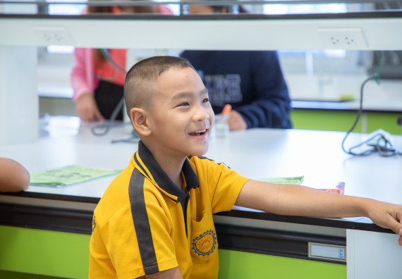 ภาพกิจกรรม  คณะวิทยาศาสตร์และเทคโนโลยี มหาวิทยาลัยราชภัฏกำแพงเพชร ร่วมกับโรงเรียนเทศบาล 2 (วัดทุ่งสวน) สังกัดเทศบาลเมืองกำแพงเพชร จัดกิจกรรมค่ายปฏิบัติการทางวิทยาศาสตร์