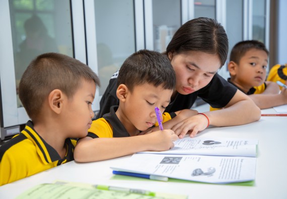 ภาพกิจกรรม  คณะวิทยาศาสตร์และเทคโนโลยี มหาวิทยาลัยราชภัฏกำแพงเพชร ร่วมกับโรงเรียนเทศบาล 2 (วัดทุ่งสวน) สังกัดเทศบาลเมืองกำแพงเพชร จัดกิจกรรมค่ายปฏิบัติการทางวิทยาศาสตร์