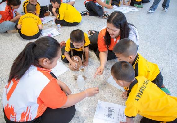 ภาพกิจกรรม  คณะวิทยาศาสตร์และเทคโนโลยี มหาวิทยาลัยราชภัฏกำแพงเพชร ร่วมกับโรงเรียนเทศบาล 2 (วัดทุ่งสวน) สังกัดเทศบาลเมืองกำแพงเพชร จัดกิจกรรมค่ายปฏิบัติการทางวิทยาศาสตร์