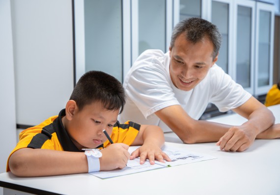 ภาพกิจกรรม  คณะวิทยาศาสตร์และเทคโนโลยี มหาวิทยาลัยราชภัฏกำแพงเพชร ร่วมกับโรงเรียนเทศบาล 2 (วัดทุ่งสวน) สังกัดเทศบาลเมืองกำแพงเพชร จัดกิจกรรมค่ายปฏิบัติการทางวิทยาศาสตร์