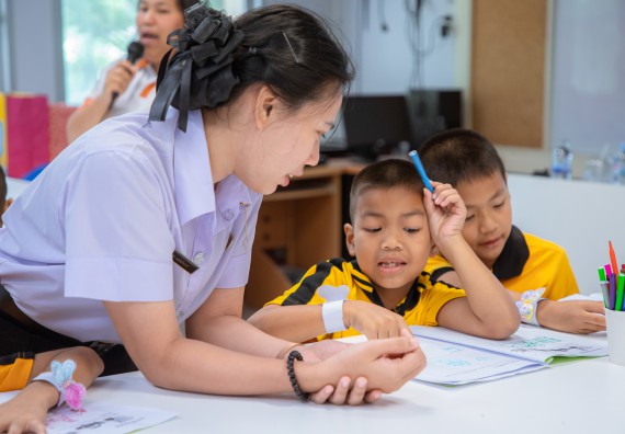 ภาพกิจกรรม  คณะวิทยาศาสตร์และเทคโนโลยี มหาวิทยาลัยราชภัฏกำแพงเพชร ร่วมกับโรงเรียนเทศบาล 2 (วัดทุ่งสวน) สังกัดเทศบาลเมืองกำแพงเพชร จัดกิจกรรมค่ายปฏิบัติการทางวิทยาศาสตร์