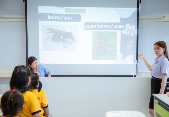 ภาพกิจกรรม  คณะวิทยาศาสตร์และเทคโนโลยี มหาวิทยาลัยราชภัฏกำแพงเพชร ร่วมกับโรงเรียนเทศบาล 2 (วัดทุ่งสวน) สังกัดเทศบาลเมืองกำแพงเพชร จัดกิจกรรมค่ายปฏิบัติการทางวิทยาศาสตร์