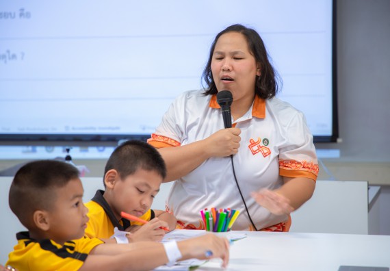 ภาพกิจกรรม  คณะวิทยาศาสตร์และเทคโนโลยี มหาวิทยาลัยราชภัฏกำแพงเพชร ร่วมกับโรงเรียนเทศบาล 2 (วัดทุ่งสวน) สังกัดเทศบาลเมืองกำแพงเพชร จัดกิจกรรมค่ายปฏิบัติการทางวิทยาศาสตร์