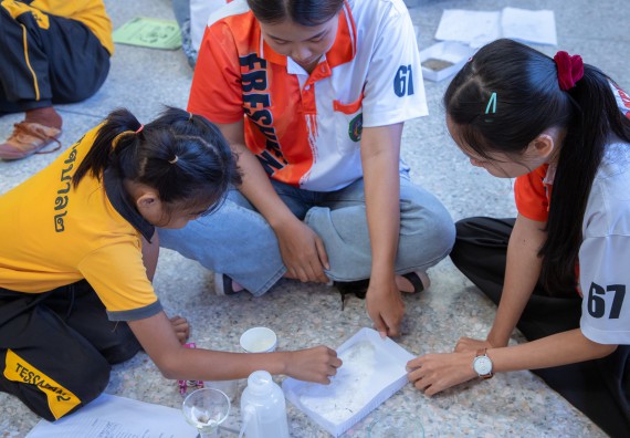 ภาพกิจกรรม  คณะวิทยาศาสตร์และเทคโนโลยี มหาวิทยาลัยราชภัฏกำแพงเพชร ร่วมกับโรงเรียนเทศบาล 2 (วัดทุ่งสวน) สังกัดเทศบาลเมืองกำแพงเพชร จัดกิจกรรมค่ายปฏิบัติการทางวิทยาศาสตร์