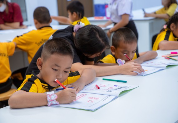 ภาพกิจกรรม  คณะวิทยาศาสตร์และเทคโนโลยี มหาวิทยาลัยราชภัฏกำแพงเพชร ร่วมกับโรงเรียนเทศบาล 2 (วัดทุ่งสวน) สังกัดเทศบาลเมืองกำแพงเพชร จัดกิจกรรมค่ายปฏิบัติการทางวิทยาศาสตร์