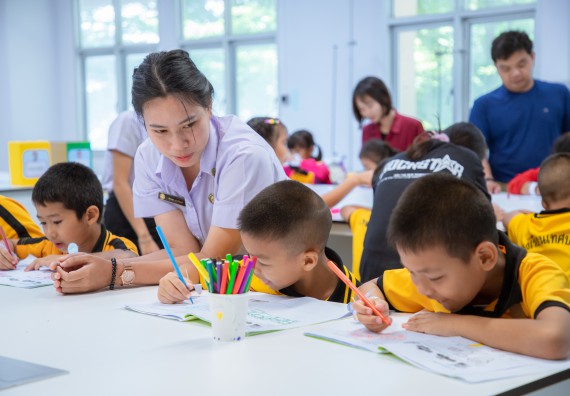 ภาพกิจกรรม  คณะวิทยาศาสตร์และเทคโนโลยี มหาวิทยาลัยราชภัฏกำแพงเพชร ร่วมกับโรงเรียนเทศบาล 2 (วัดทุ่งสวน) สังกัดเทศบาลเมืองกำแพงเพชร จัดกิจกรรมค่ายปฏิบัติการทางวิทยาศาสตร์