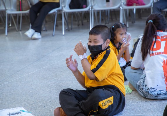 ภาพกิจกรรม  คณะวิทยาศาสตร์และเทคโนโลยี มหาวิทยาลัยราชภัฏกำแพงเพชร ร่วมกับโรงเรียนเทศบาล 2 (วัดทุ่งสวน) สังกัดเทศบาลเมืองกำแพงเพชร จัดกิจกรรมค่ายปฏิบัติการทางวิทยาศาสตร์