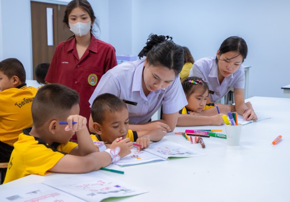 ภาพกิจกรรม  คณะวิทยาศาสตร์และเทคโนโลยี มหาวิทยาลัยราชภัฏกำแพงเพชร ร่วมกับโรงเรียนเทศบาล 2 (วัดทุ่งสวน) สังกัดเทศบาลเมืองกำแพงเพชร จัดกิจกรรมค่ายปฏิบัติการทางวิทยาศาสตร์