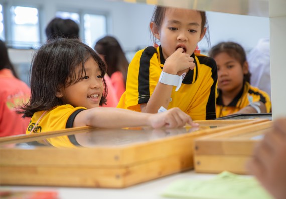 ภาพกิจกรรม  คณะวิทยาศาสตร์และเทคโนโลยี มหาวิทยาลัยราชภัฏกำแพงเพชร ร่วมกับโรงเรียนเทศบาล 2 (วัดทุ่งสวน) สังกัดเทศบาลเมืองกำแพงเพชร จัดกิจกรรมค่ายปฏิบัติการทางวิทยาศาสตร์